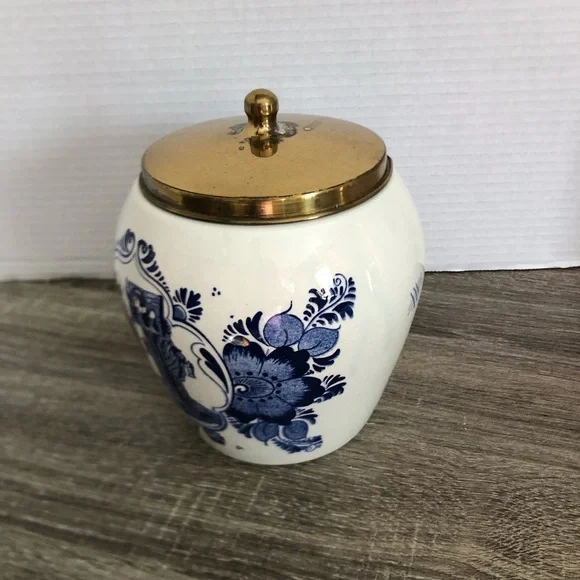 Classic Blue and White Ceramic Jar with Gold Lid - Picture 3 of 16